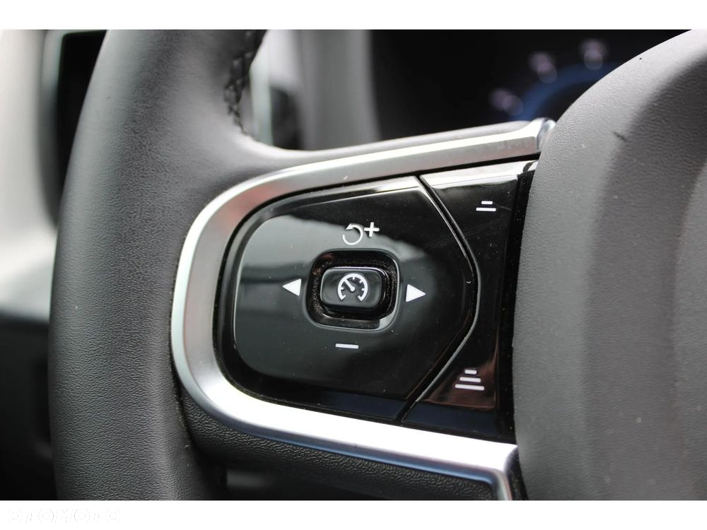 Volvo XC 60 B5 B AWD Plus Dark - 20