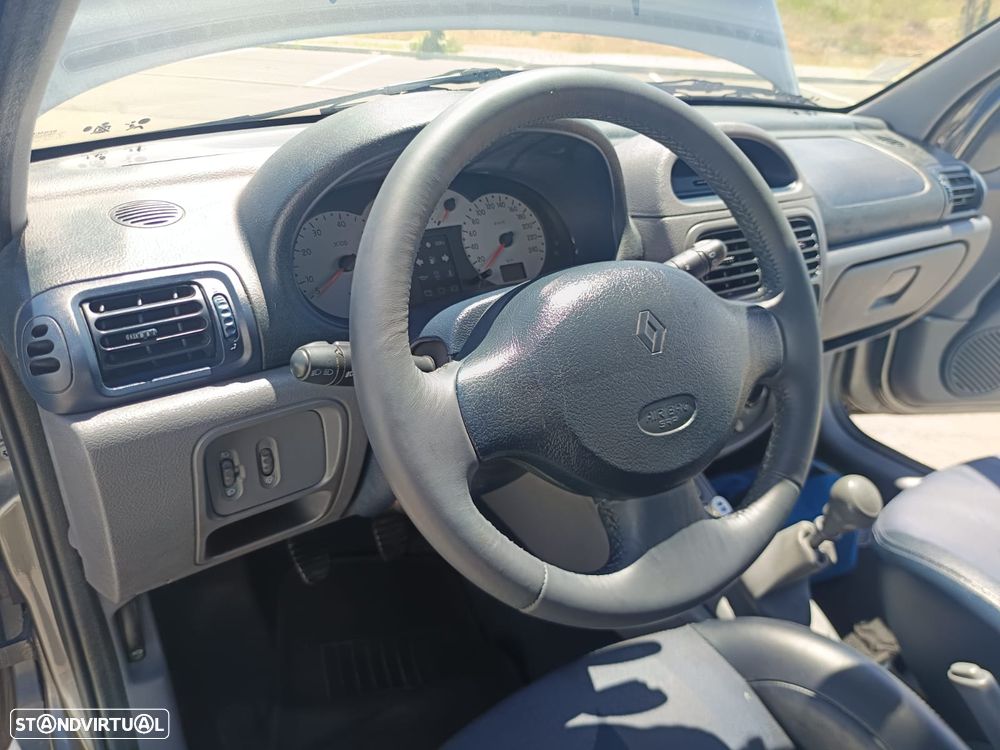 Renault Clio 1.4 16V Si - 20