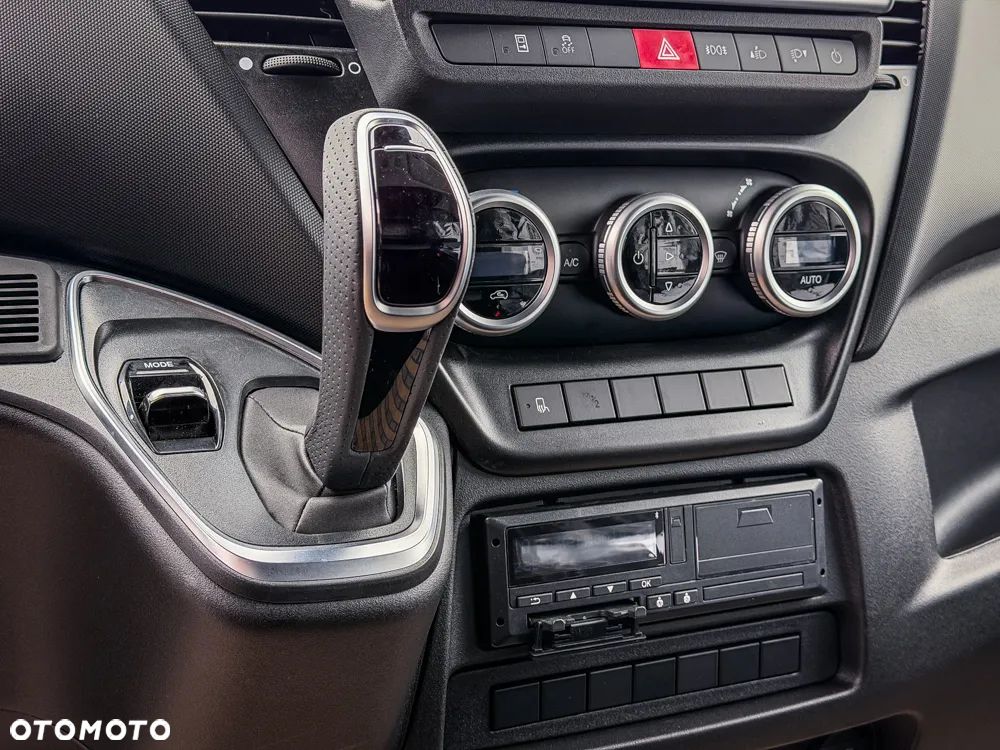 Iveco Daily 70C plandeka 15ep, sypialnia 2 łóżka, pneumatyka - 34