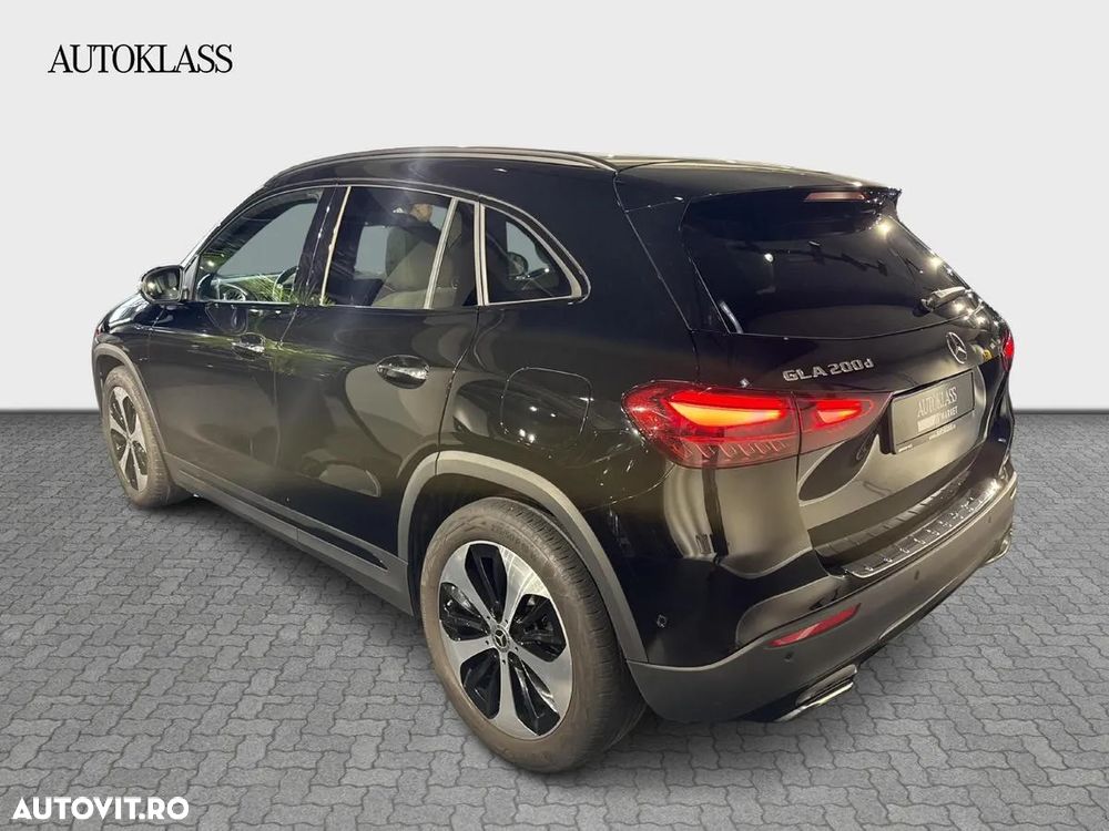 Mercedes-Benz GLA 200 d 4Matic 8G-DCT - 7