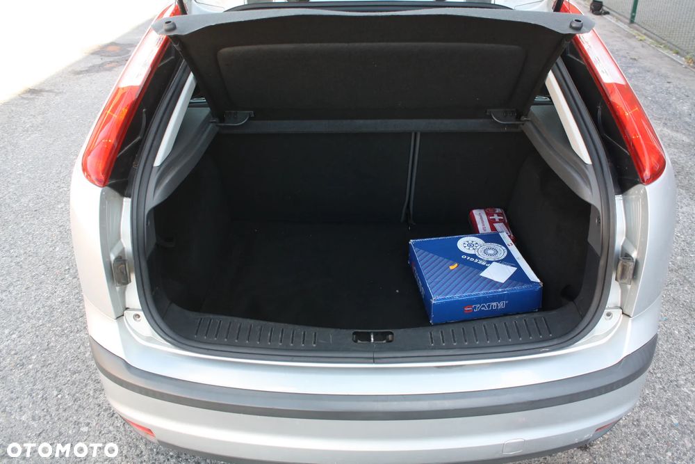 Ford Focus 1.6 16V Ghia - 15