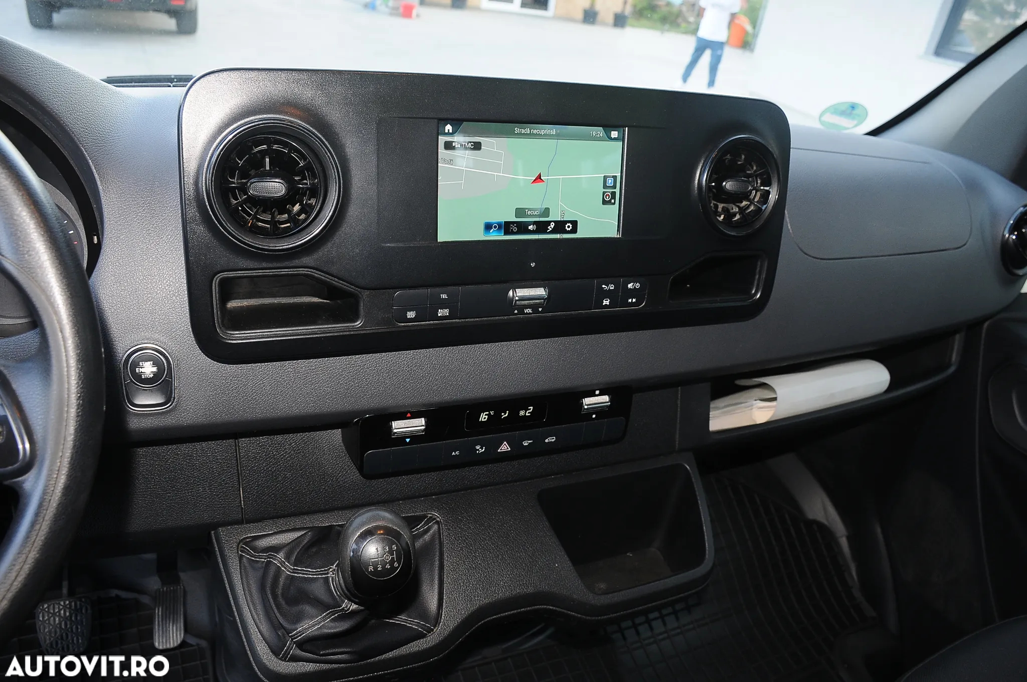 Mercedes-Benz Sprinter - 10