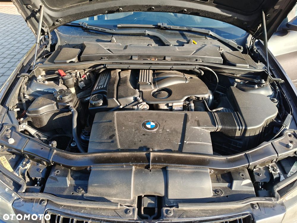 BMW Seria 3 320i - 12