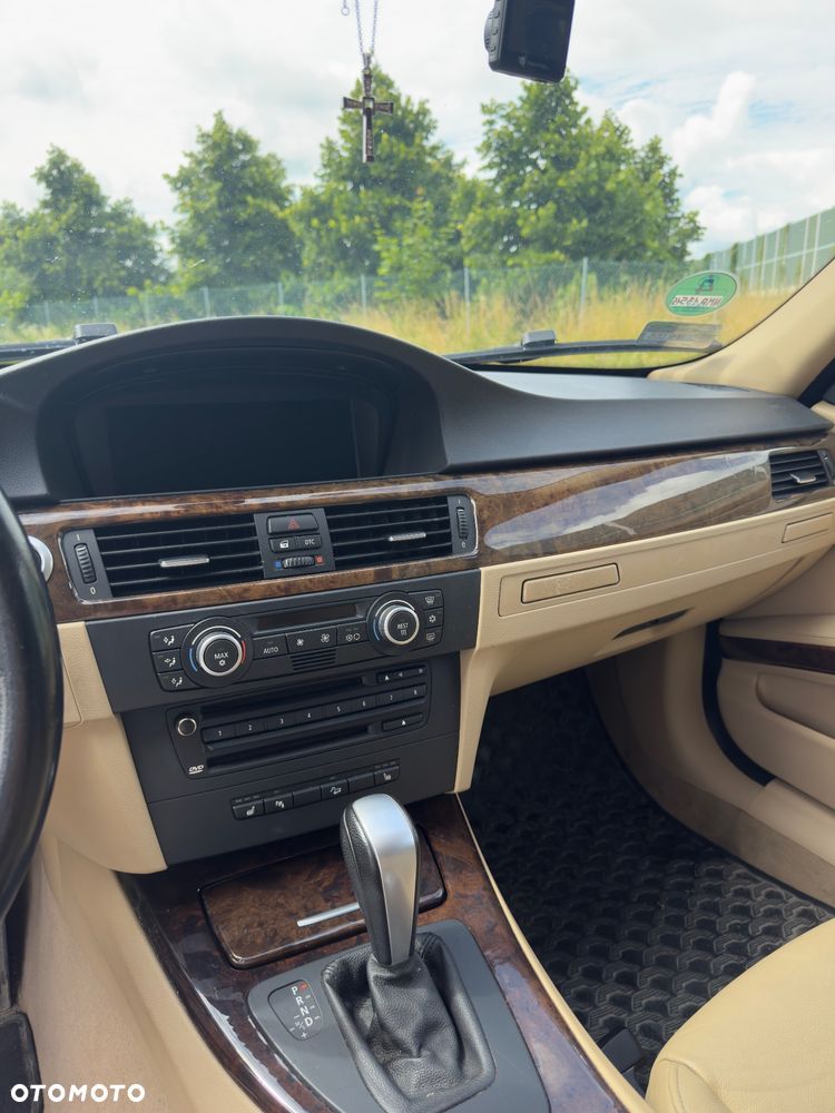 BMW Seria 3 325xi - 14