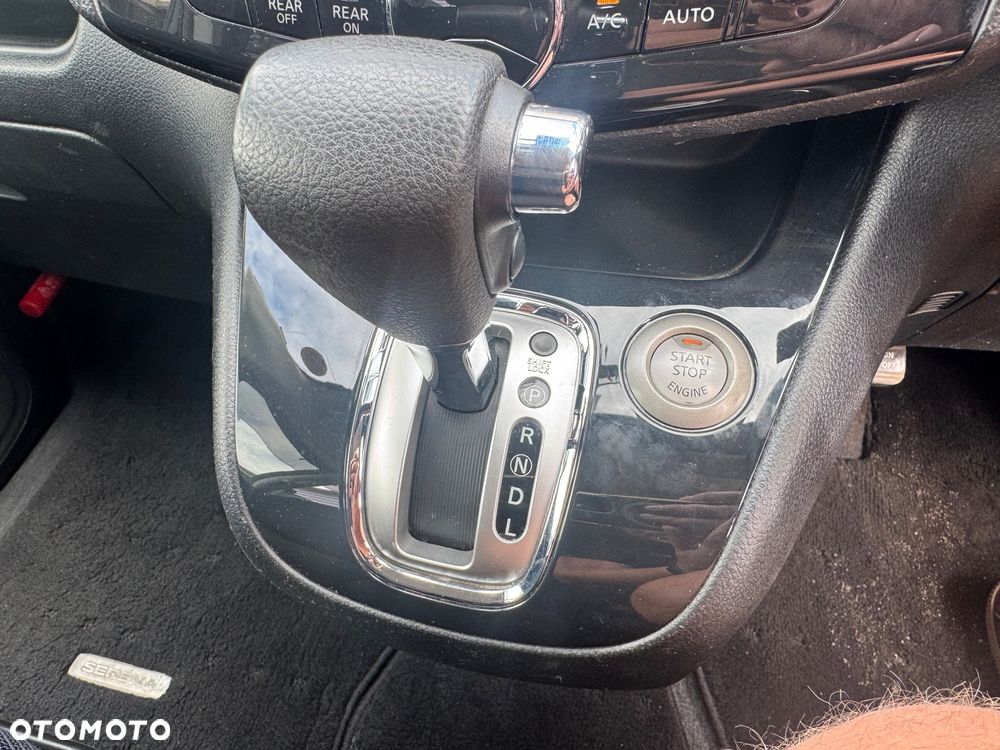 Nissan Serena - 25