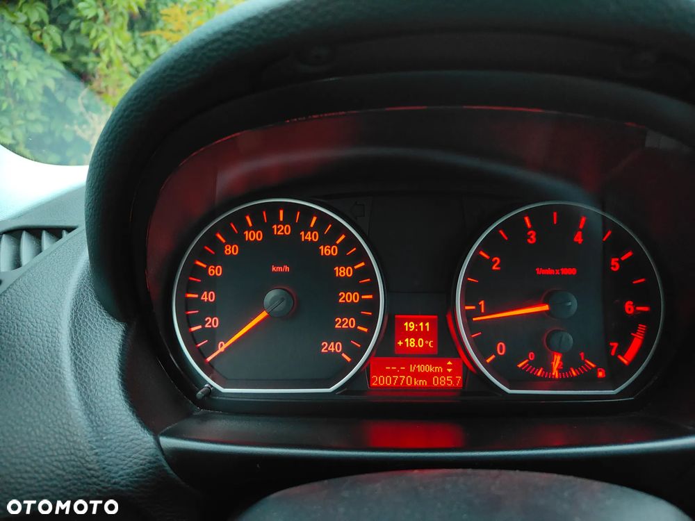 BMW Seria 1 116i - 11