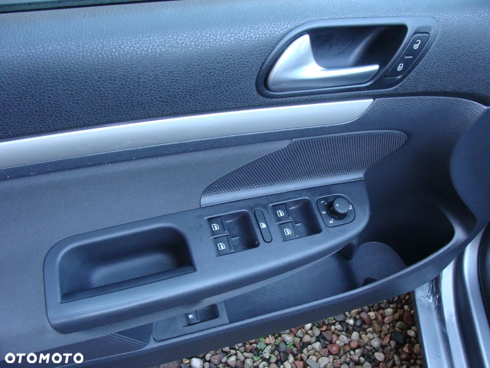 Volkswagen Golf 1.9 TDI DPF United - 13