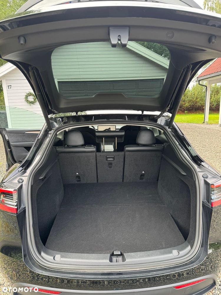 Tesla Y Long Range AWD - 15