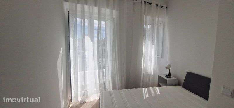 T4 no Largo de S. Luis - Grande imagem: 4/10