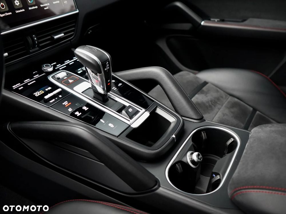 Porsche Cayenne Coupe GTS - 20