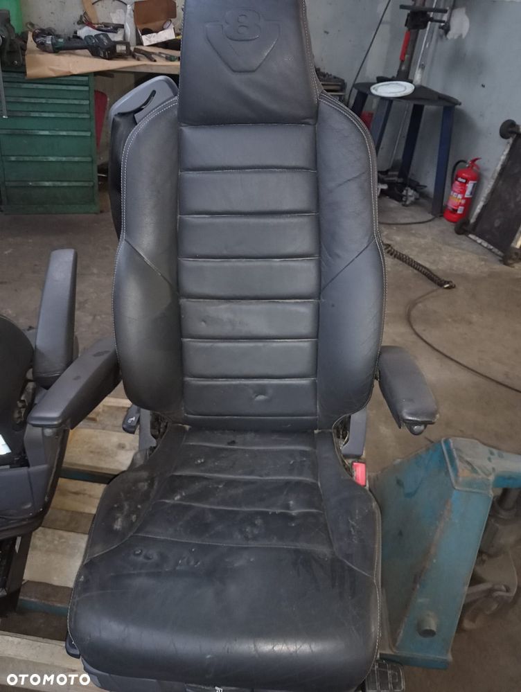 Fotele  Lotnik Skóra Scania R V - 3