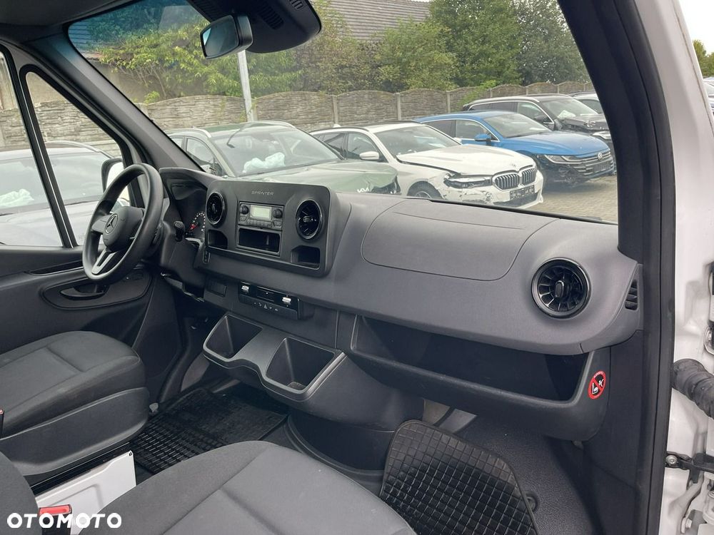 Mercedes-Benz Sprinter - 12
