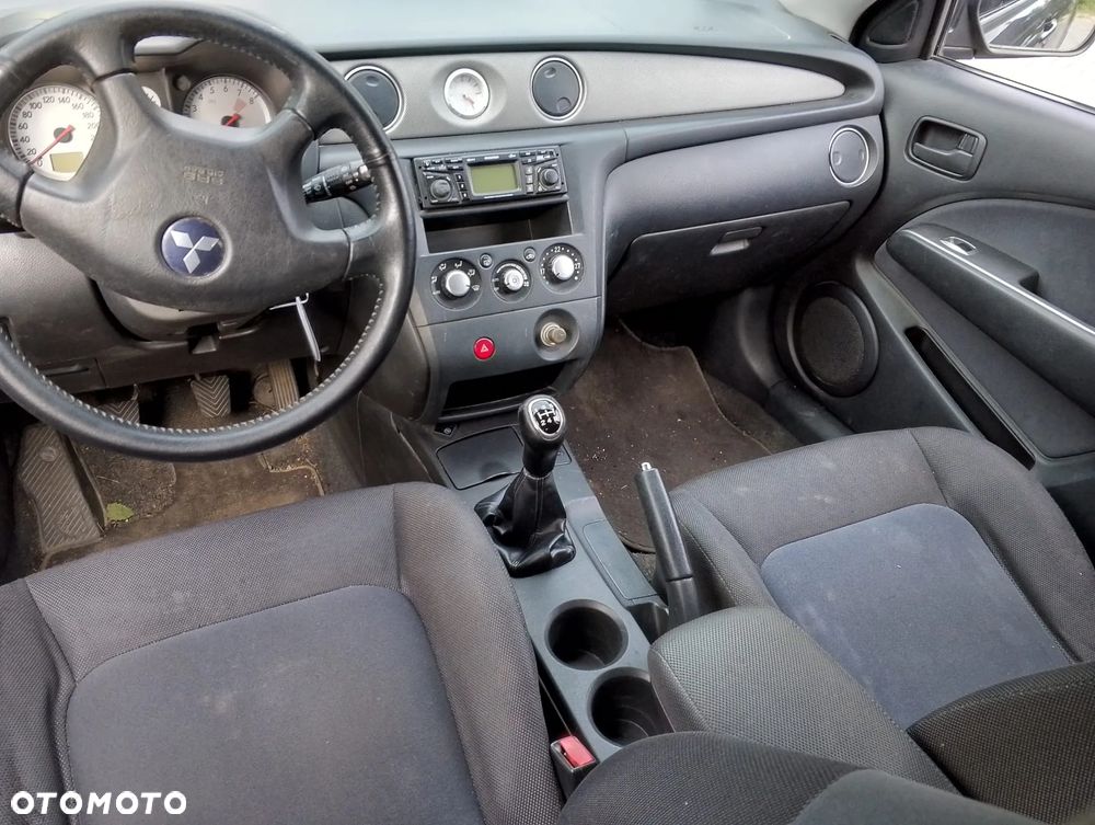 Mitsubishi Outlander CU0W (I) (01-06.) 2.0 B 136KM. Silnik 4G63 Skrzynia F5M42 lakier X42A.Cały na części. GWARANCJA !!!  Przód Tył Zestaw Komplet Drzwi Klapa Zderzak Błotnik Maska Grill Atrapa Szyba Pas Lampa Lusterko Boczki Fotel Kanapa Kokpit Deska Rozdzielcza Przełącznik Włącznik Sterownik Przewody Wiązka Instalacja Moduł Komputer Czujnik Listwa Pompa Alternator Wtryski Głowica Rozrusznik Kompresor Sprzęgło Dwumas Silnik Skrzynia ABS Klimatyzacji Paliwa Wspomagania Kolektor Turbina Przepustnica Zawór Chłodnica Koło Hak Belka Sanki Zawieszenie Mcpherson Półoś Amortyzator Wydech Tłumik Zacisk Most - 10