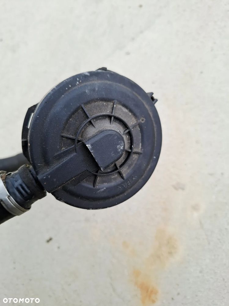 Odma Przewód Zawór Separator Oleju Silnika 4.2 Odpowietrzenie 077103245B Audi VW - 3