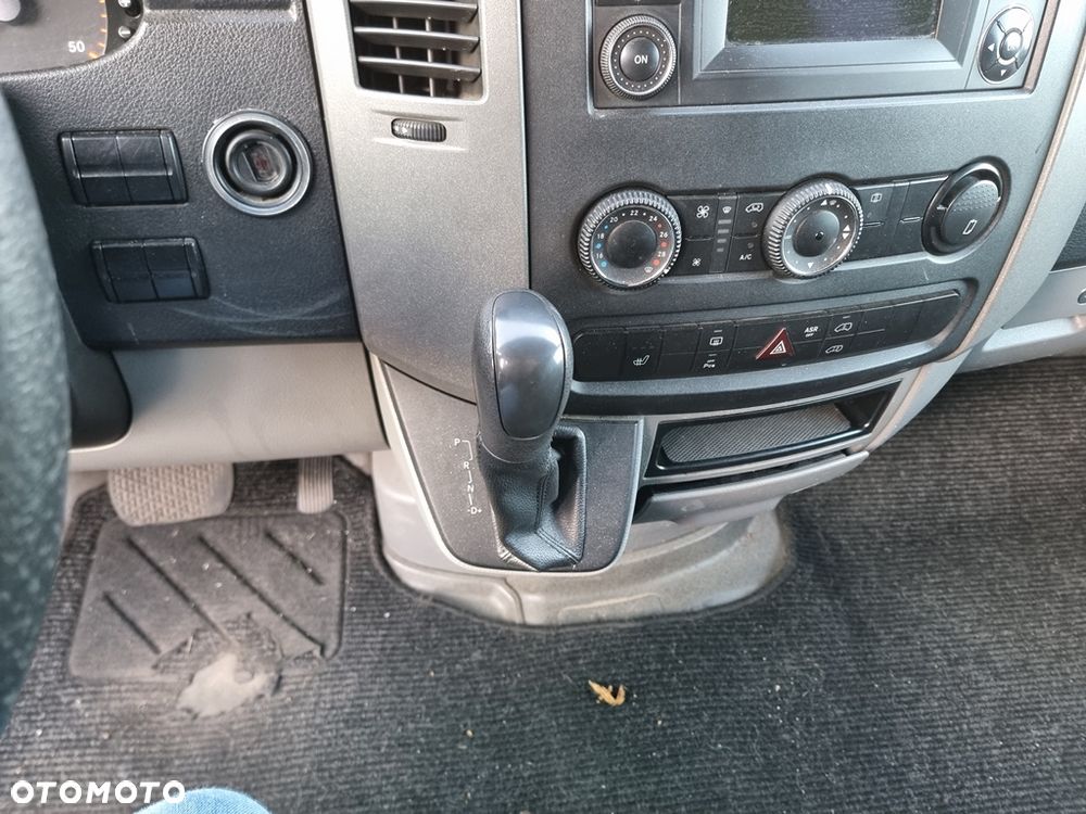 Mercedes-Benz Sprinter - 12