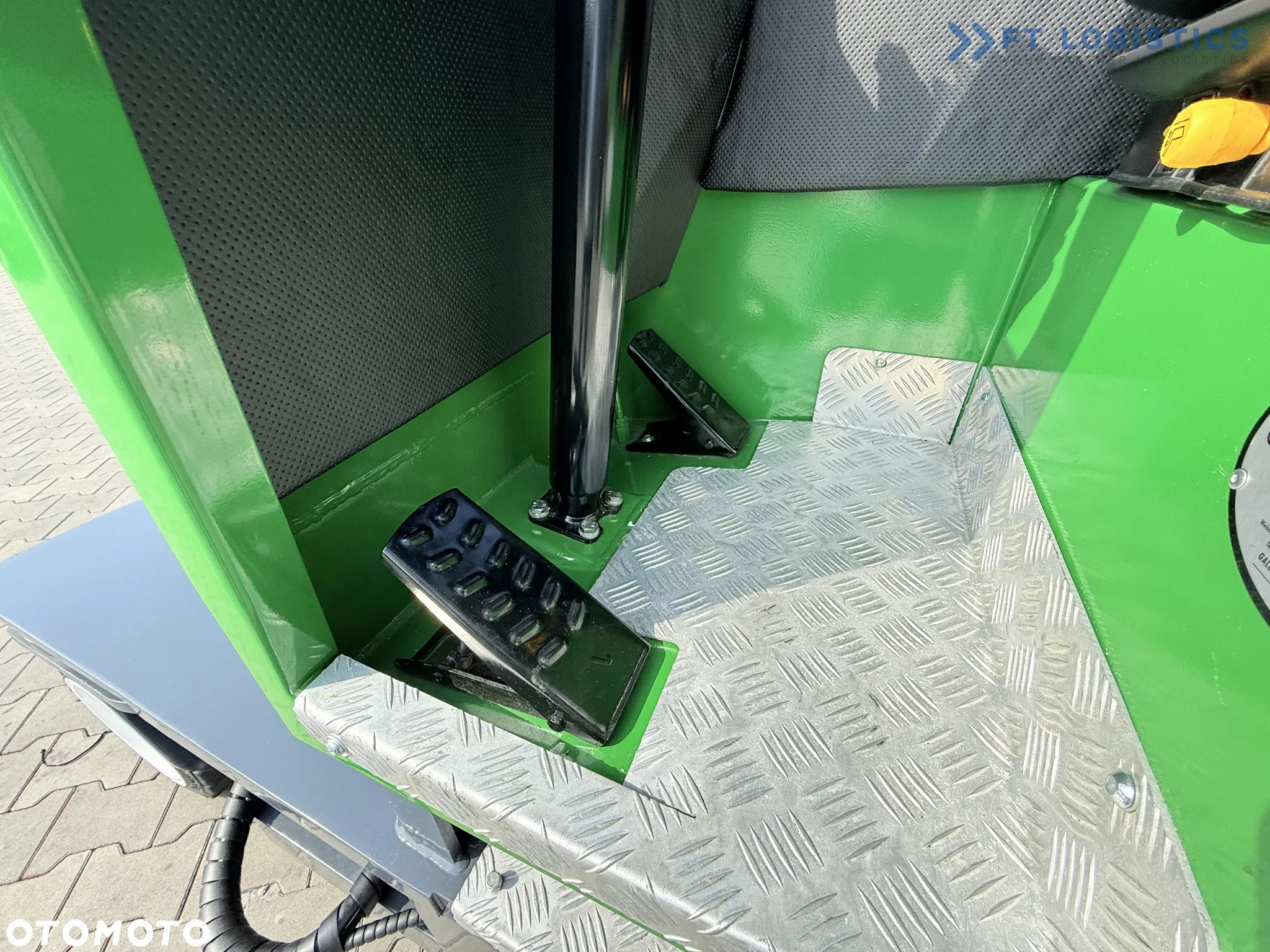 Combilift C2500 / GAS / TRIPLEX 4900MM / WOLNY SKOK /JEDYNE 2446 MOTOGODZIN /  POZYCJONER WIDEŁ / PEŁNA KABINA / STAN IDEALNY / Szeroka oferta wózków czterokierunkowych i bocznych, dopasowanych do różnorodnych potrzeb i zastosowań - 14
