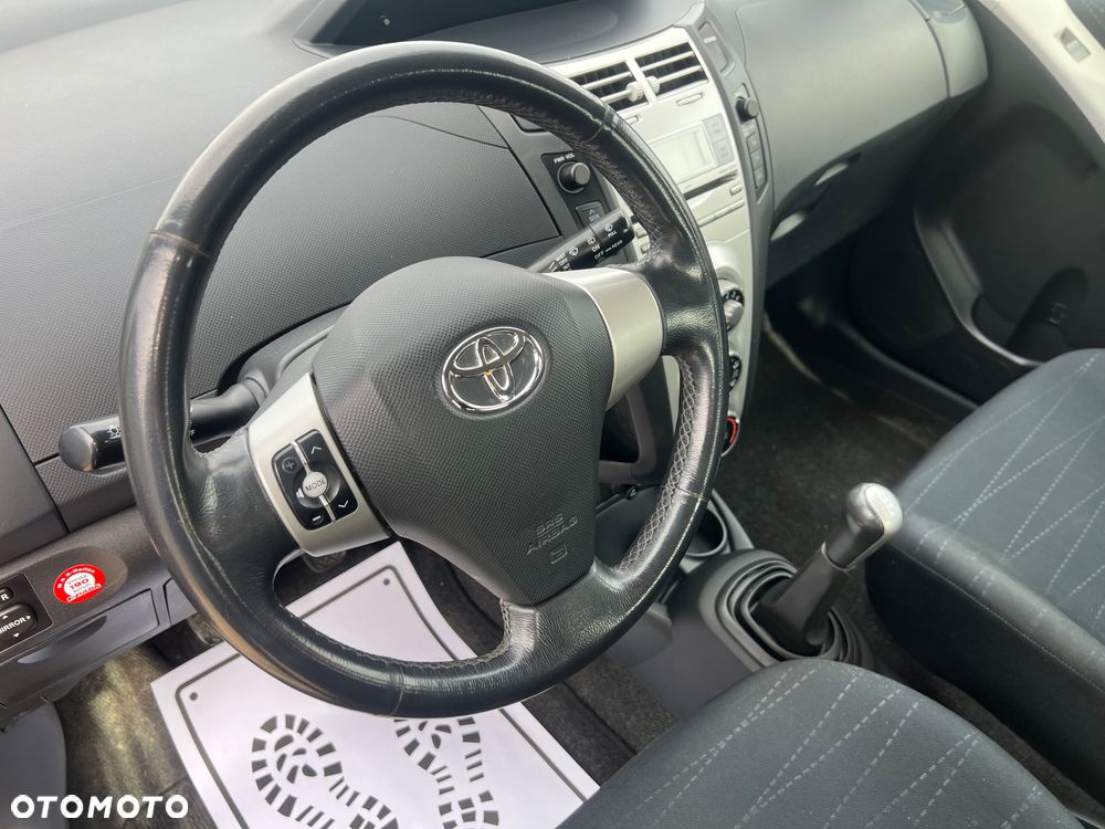 Toyota Yaris 1.3 VVT-i Team - 13