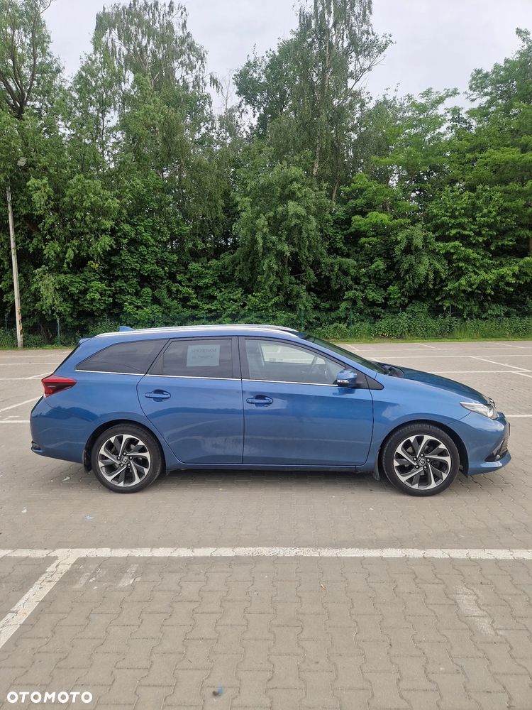 Toyota Auris 1.6 Premium - 4