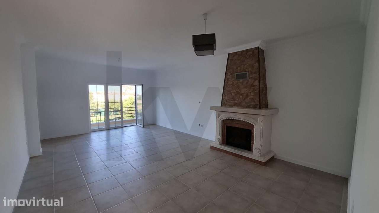 Moradia T4 de 3 pisos com piscina, jardim e garagem na Quinta da Serra - Grande imagem: 3/27