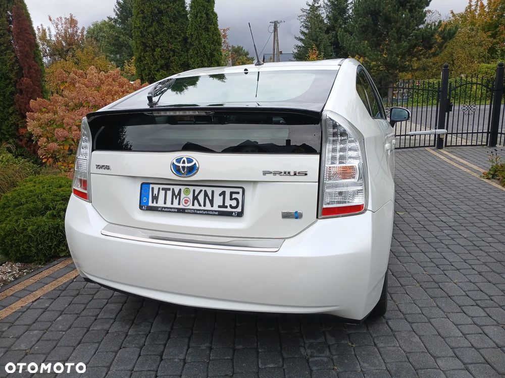 Toyota Prius (Hybrid) Executive - 16