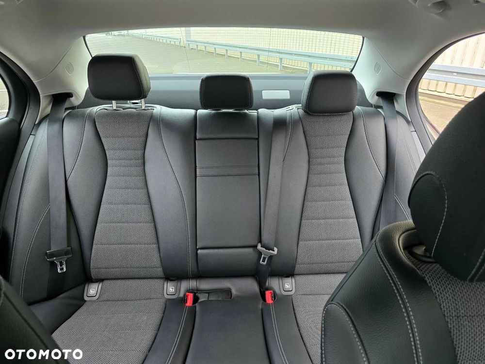 Mercedes-Benz Klasa E 300 Business Edition - 24