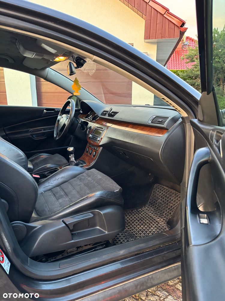 Volkswagen Passat 2.0 TDI Comfortline - 14