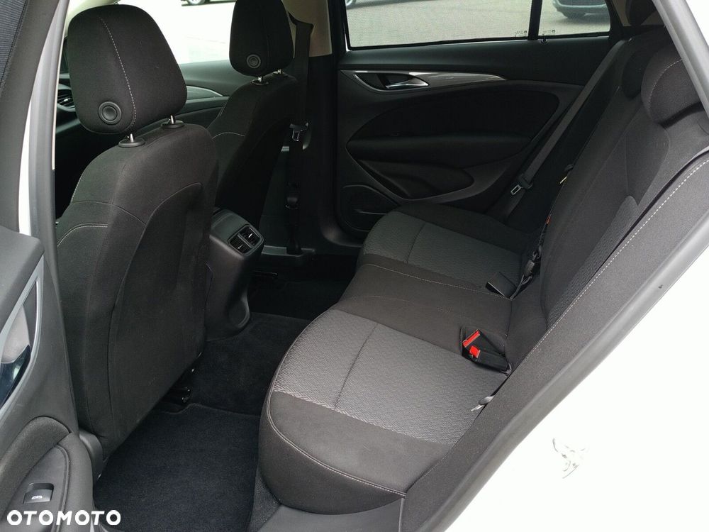Opel Insignia - 11
