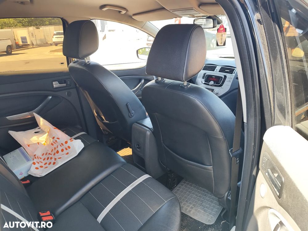 Ford Kuga 2.0 TDCi 4WD Powershift Titanium - 7