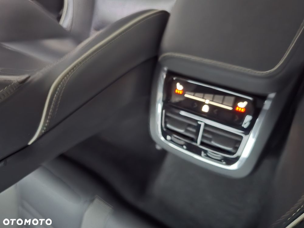 Volvo S60 B5 B AWD Ultimate Dark - 19