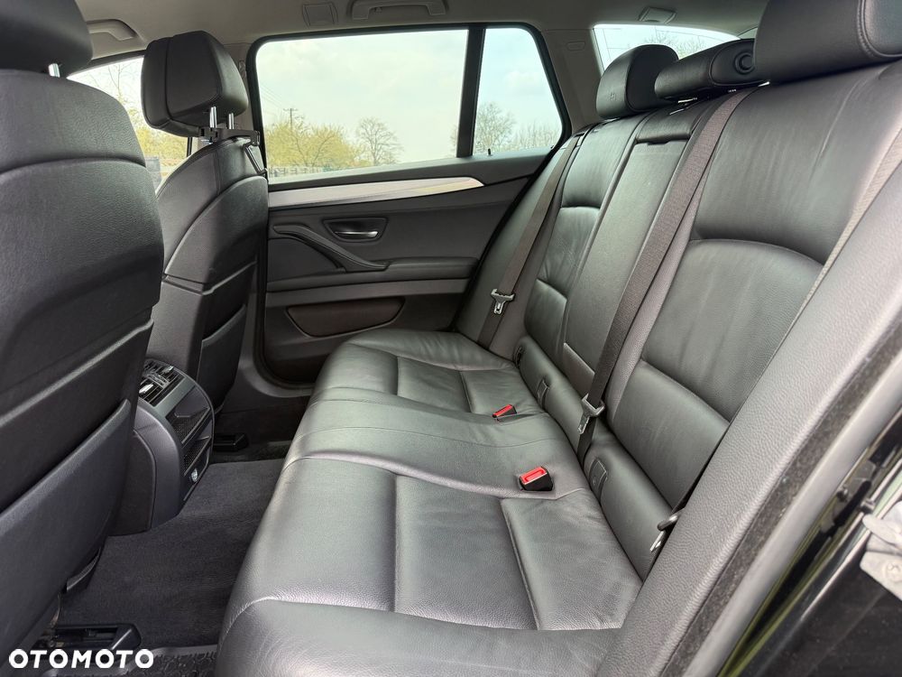 BMW Seria 5 525d Sport-Aut Luxury Line - 25