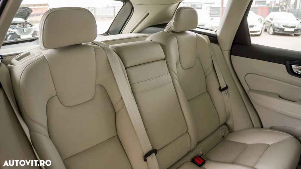 Volvo XC 60 T6 AWD Recharge Geartronic Inscription - 29