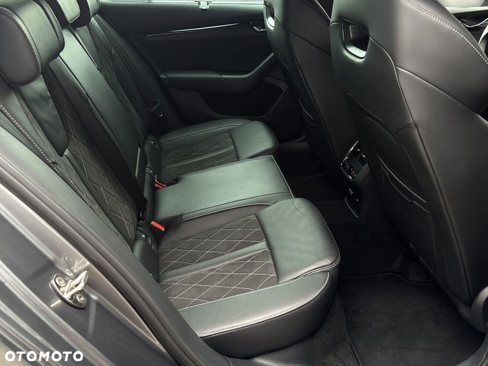Skoda Octavia 2.0 TDI RS DSG - 9