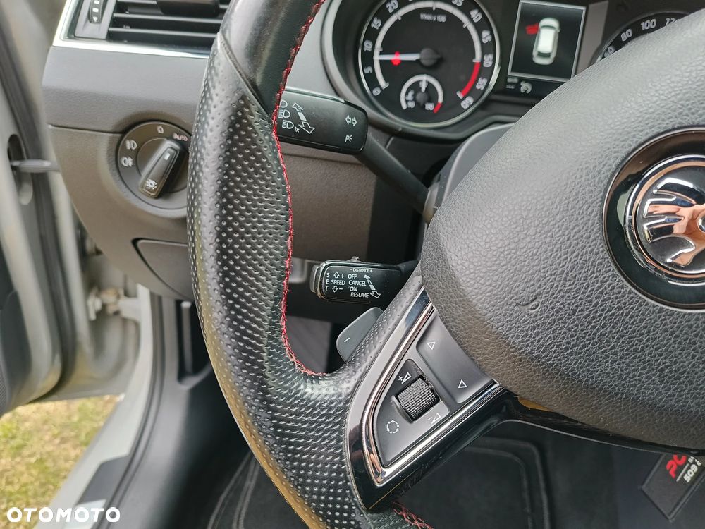 Skoda Octavia 2.0 TDI DSG RS - 16