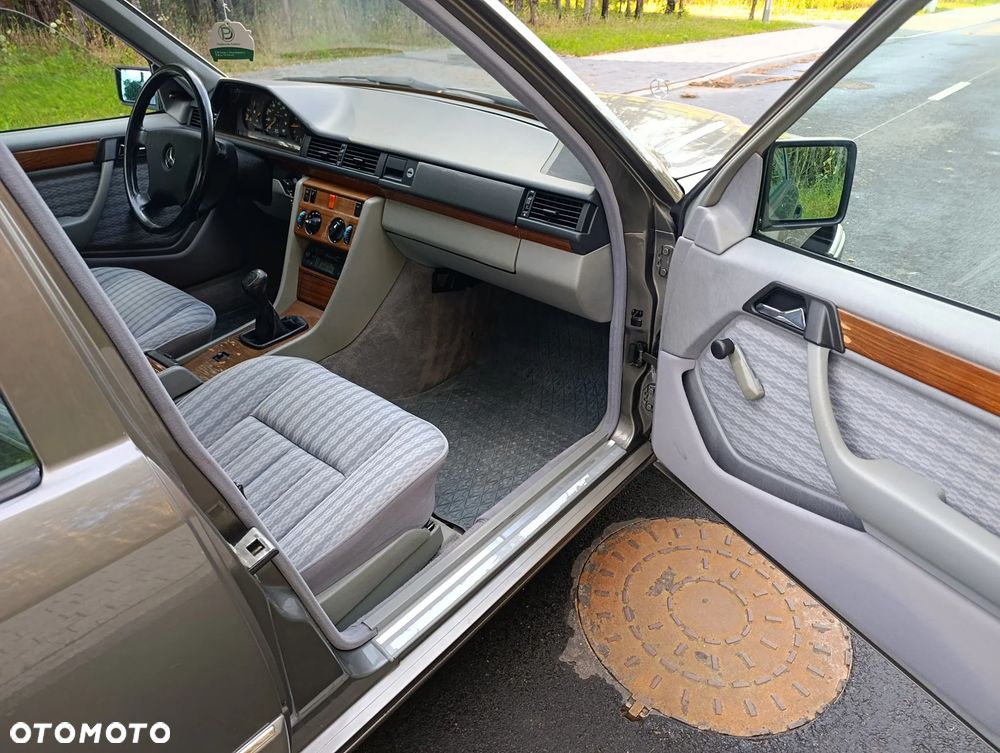 Mercedes-Benz W124 (1984-1993) - 12