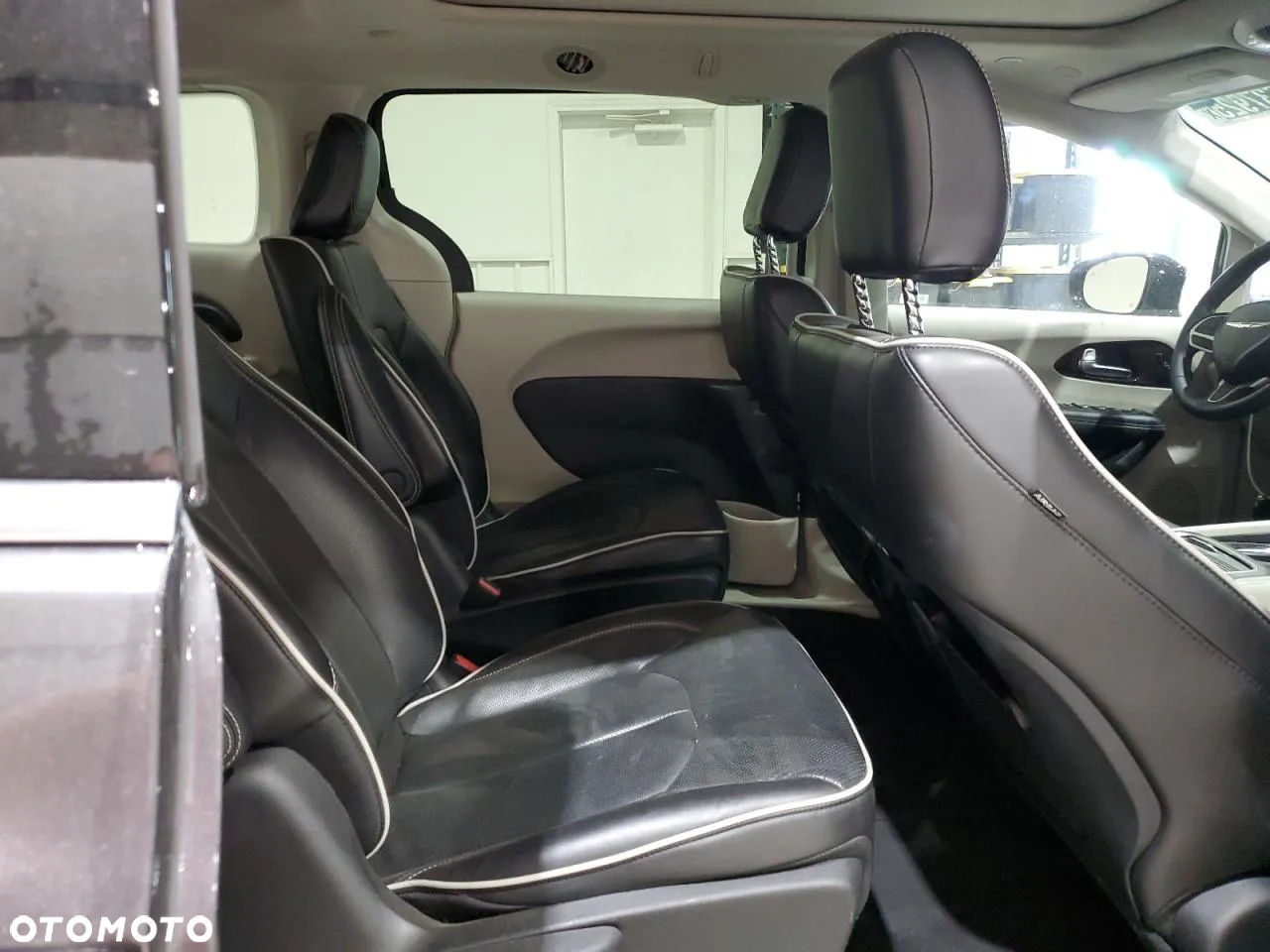 Chrysler Pacifica - 11