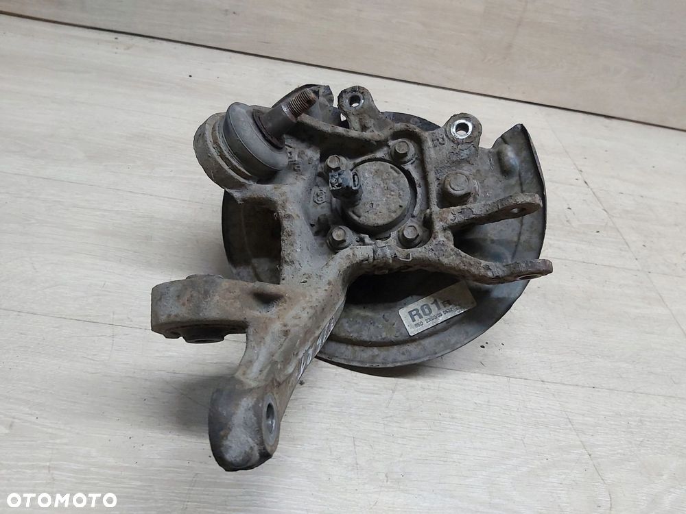 TOYOTA Avensis T25 03-08 r zwrotnica PRAWY tył piasta 5x100 - 3