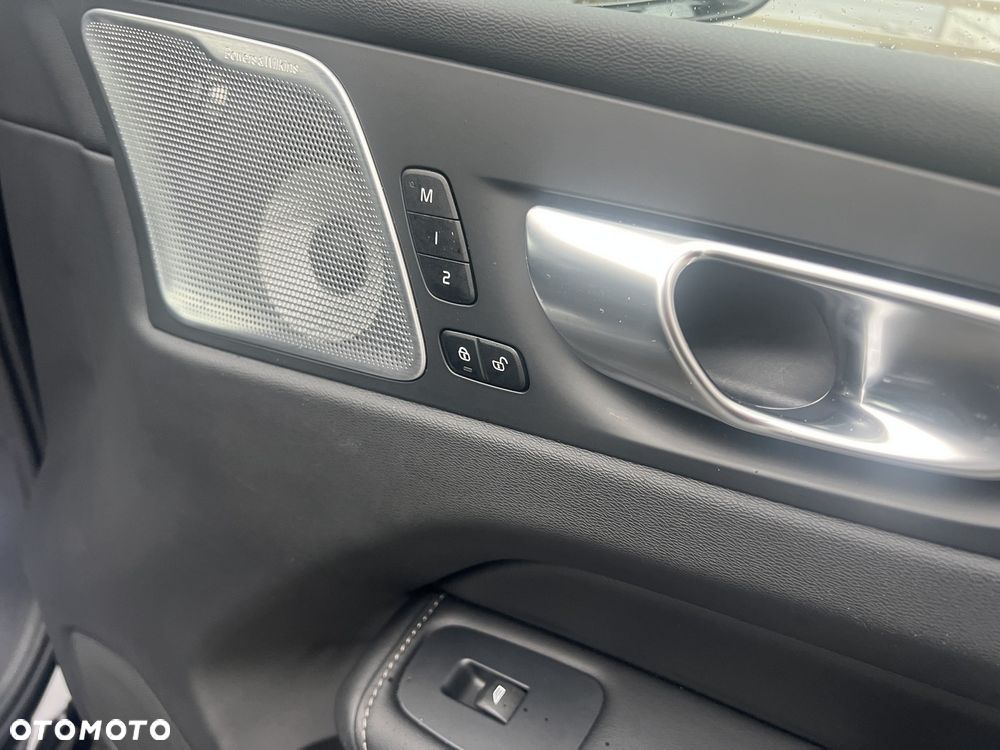 Volvo XC 60 B5 B AWD Ultra Black Edition - 34