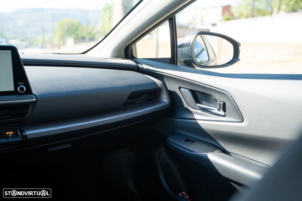 Toyota Prius 2.0 Plug-in Luxury - 28