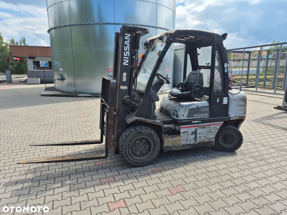 Nissan UG1DZE700308 - 1