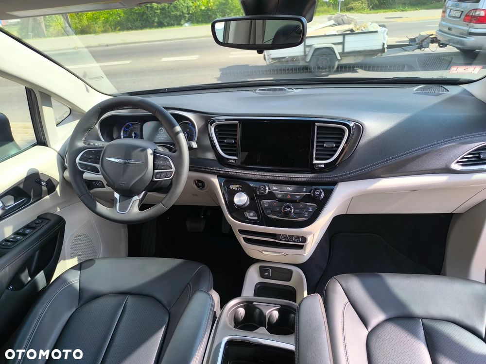 Chrysler Pacifica - 20
