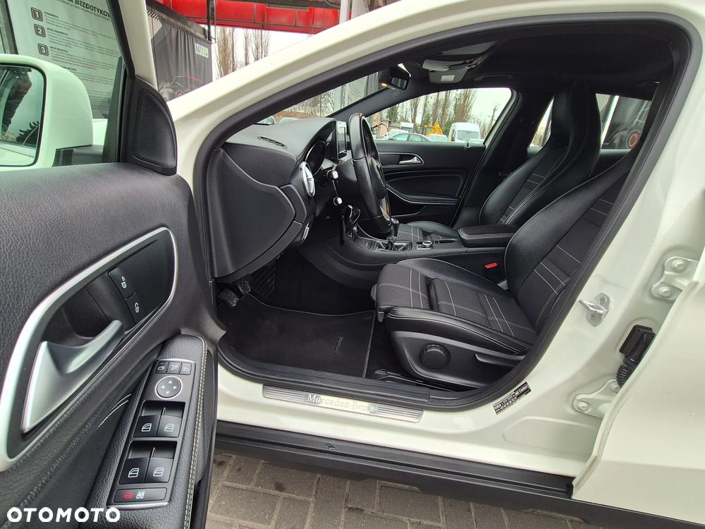 Mercedes-Benz GLA 200 Urban - 26