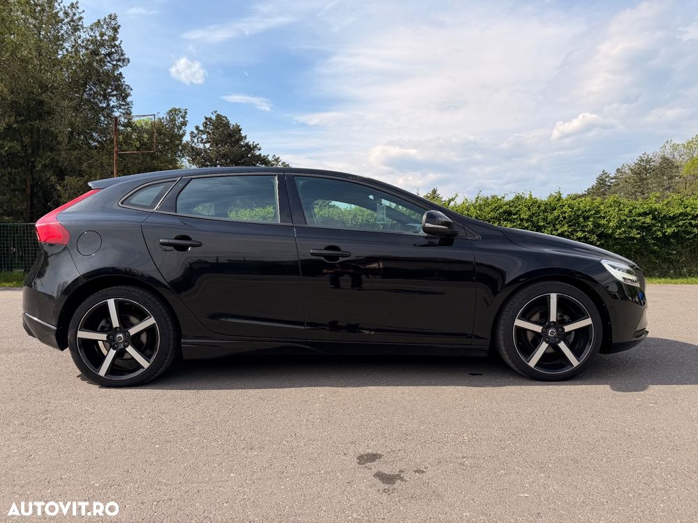 Volvo V40 D2 Linje Svart - 26