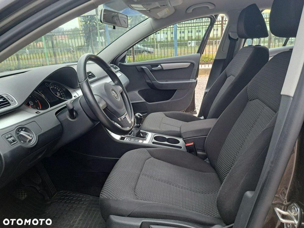 Volkswagen Passat 1.6 TDI Trendline - 18