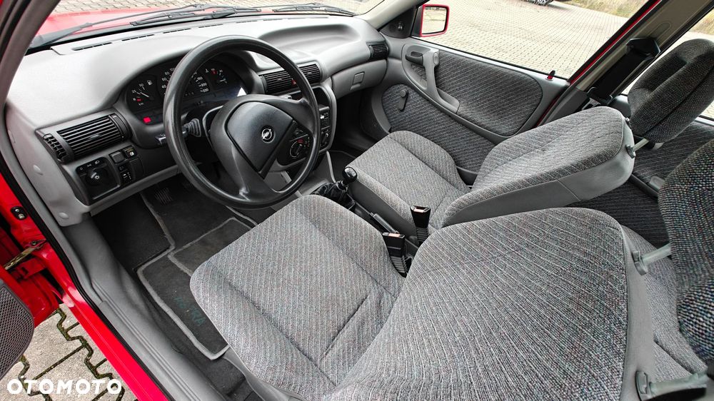 Opel Astra 1.4 GL - 10