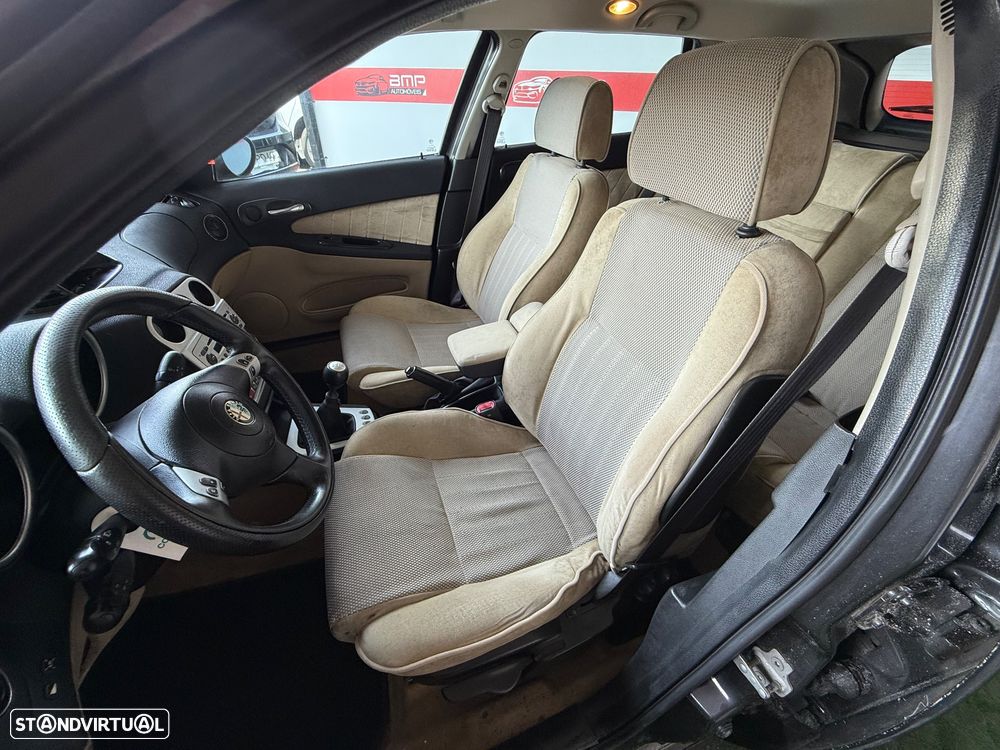 Alfa Romeo 156 Sportwagon 2.4 JTD Distinctive - 9