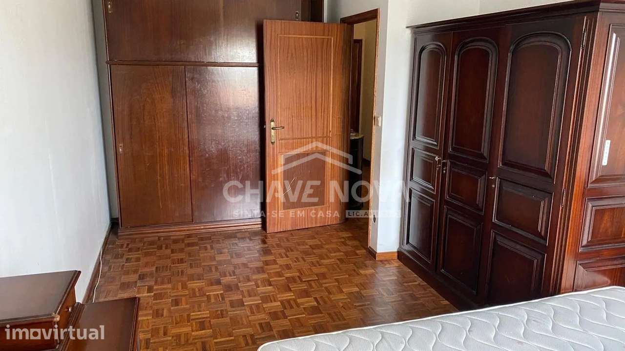 T2 c/ Arrumos em Santa Marinha (Coimbrões) // Arrendado - Grande imagem: 5/12