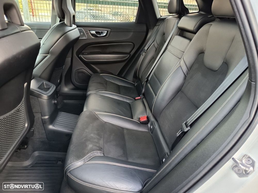 Volvo XC 60 2.0 T8 PHEV R-Design AWD - 16