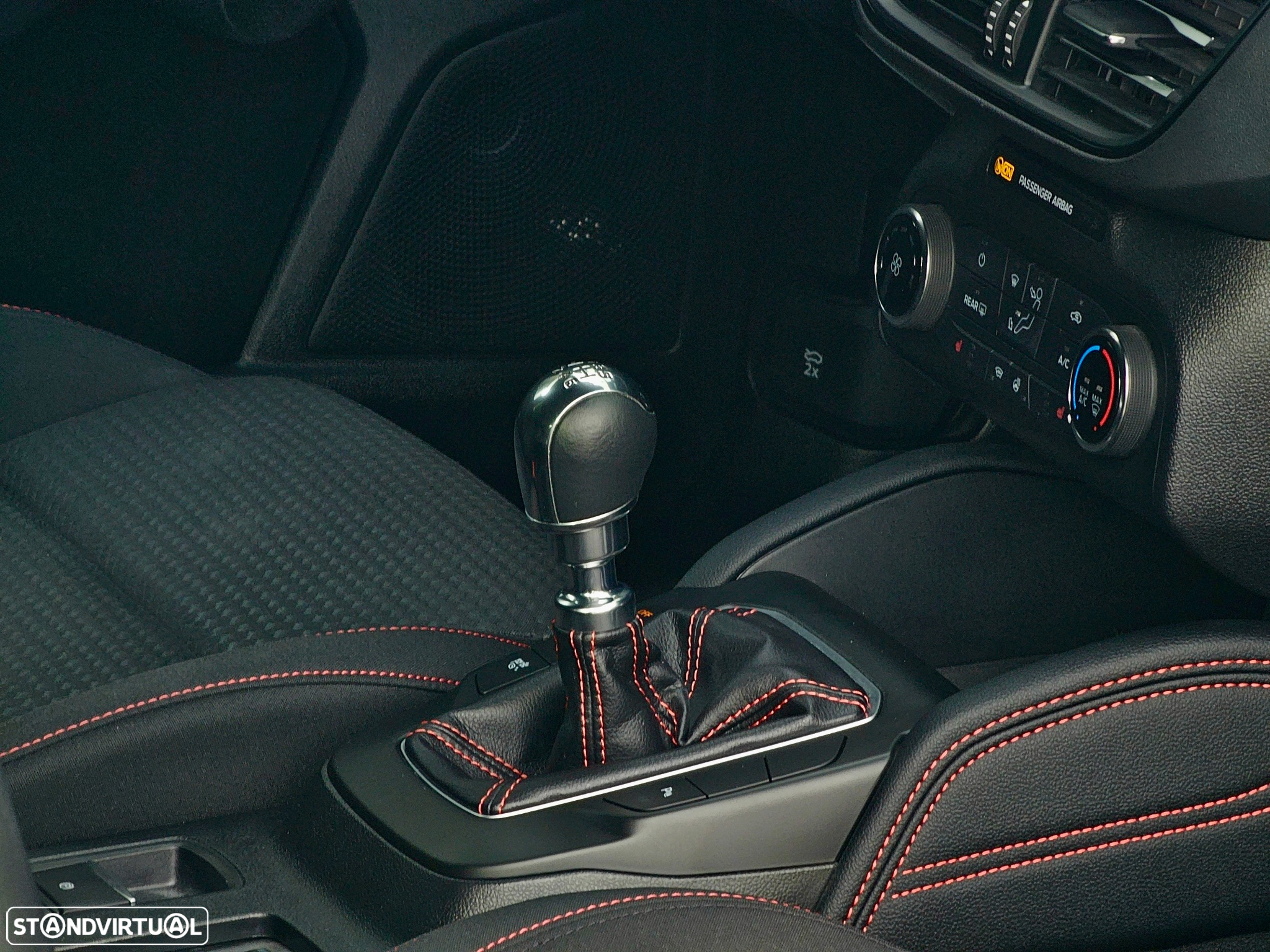 Ford Focus 1.5 EcoBoost S&S ST-LINE - 21