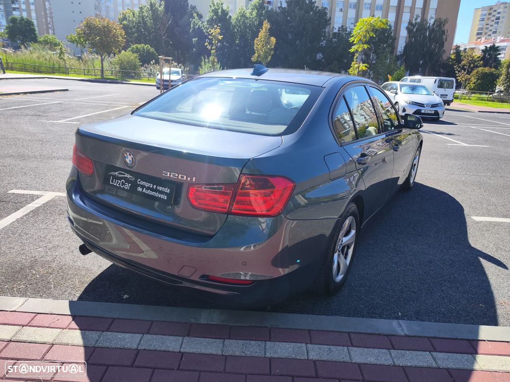 BMW 320 d EfficientDynamics Line Sport - 8