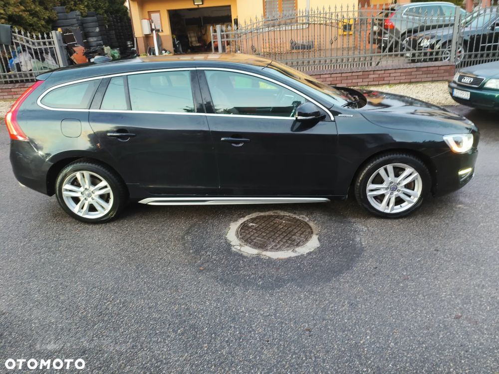 Volvo V60 D6 AWD Plug-in Hybrid R-Design Momentum - 19